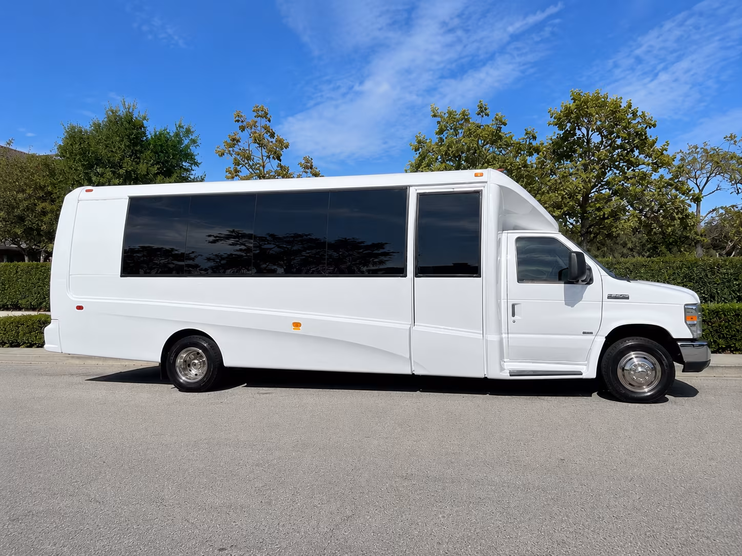 corporate airport transfer buses at bismarck airport