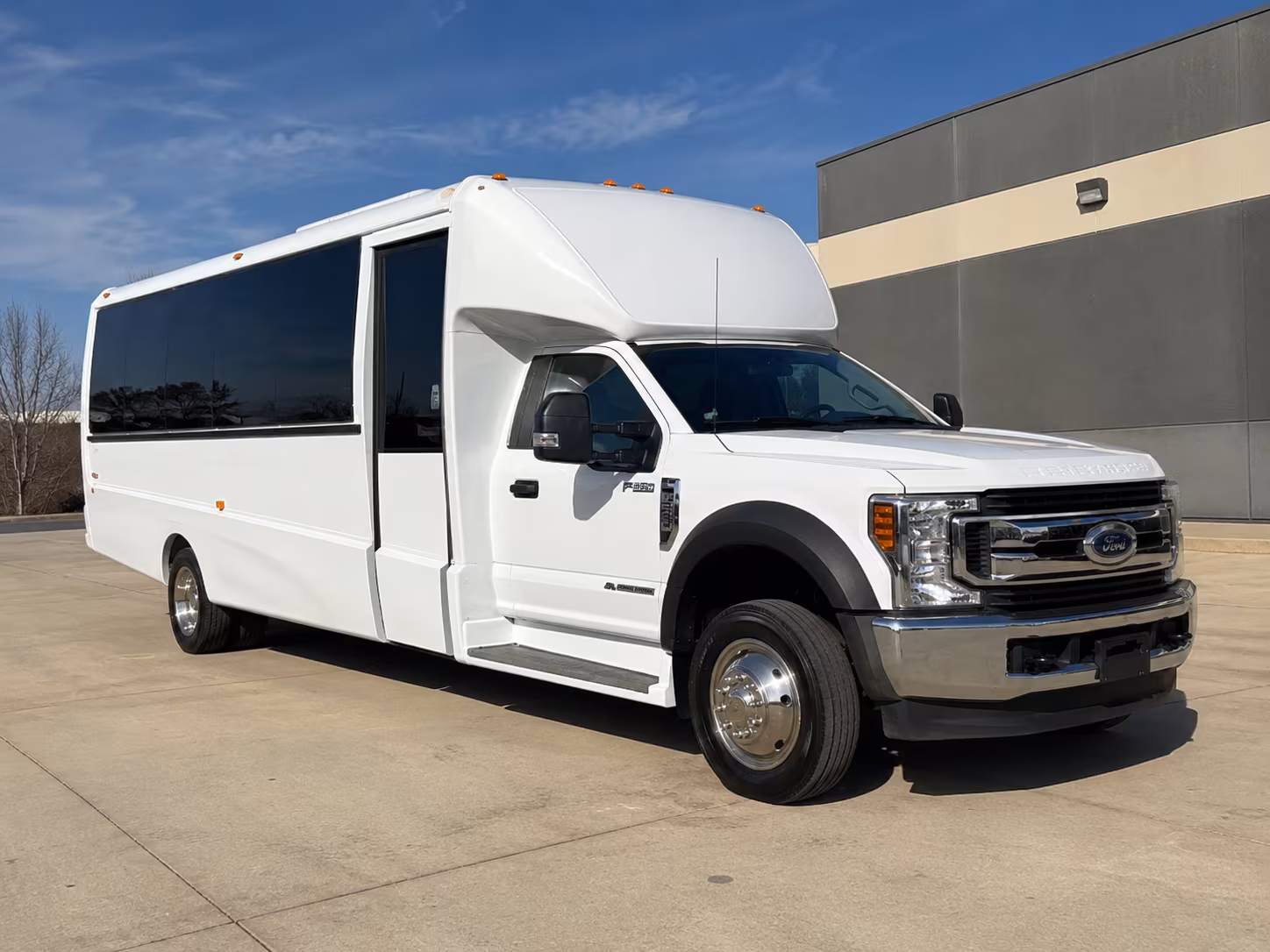 minibuses and charter buses for dakota zoo school visits